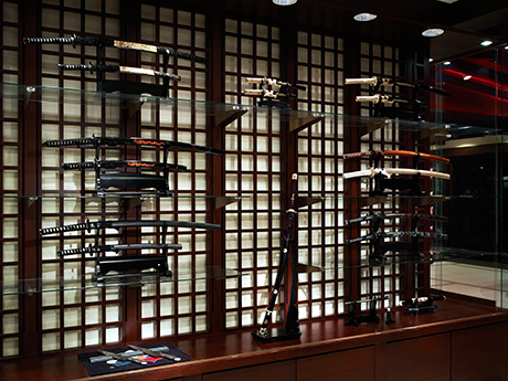 三越ショップ: 革新の趣･装飾用日本刀コーナー
